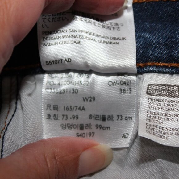 Levi's Women's Premium Wedgie Straight Jeans Button Fly Big "E" Size 29 Med Wash - Picture 8 of 11